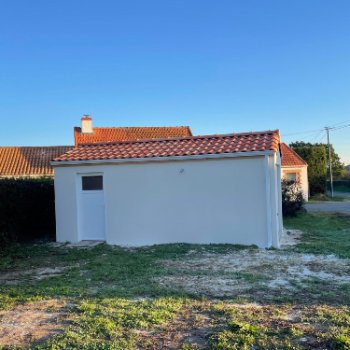 Garage en béton enduit 2 pentes